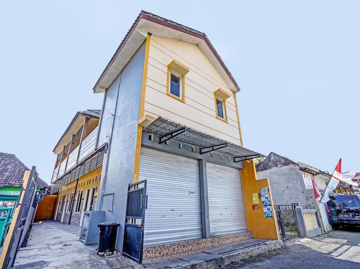 Spot On 91595 Sruni Syariah Hotel Gedangan Exterior foto