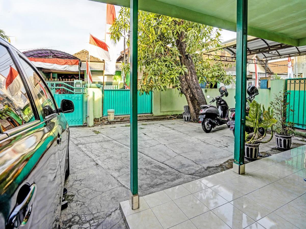 Spot On 91595 Sruni Syariah Hotel Gedangan Exterior foto