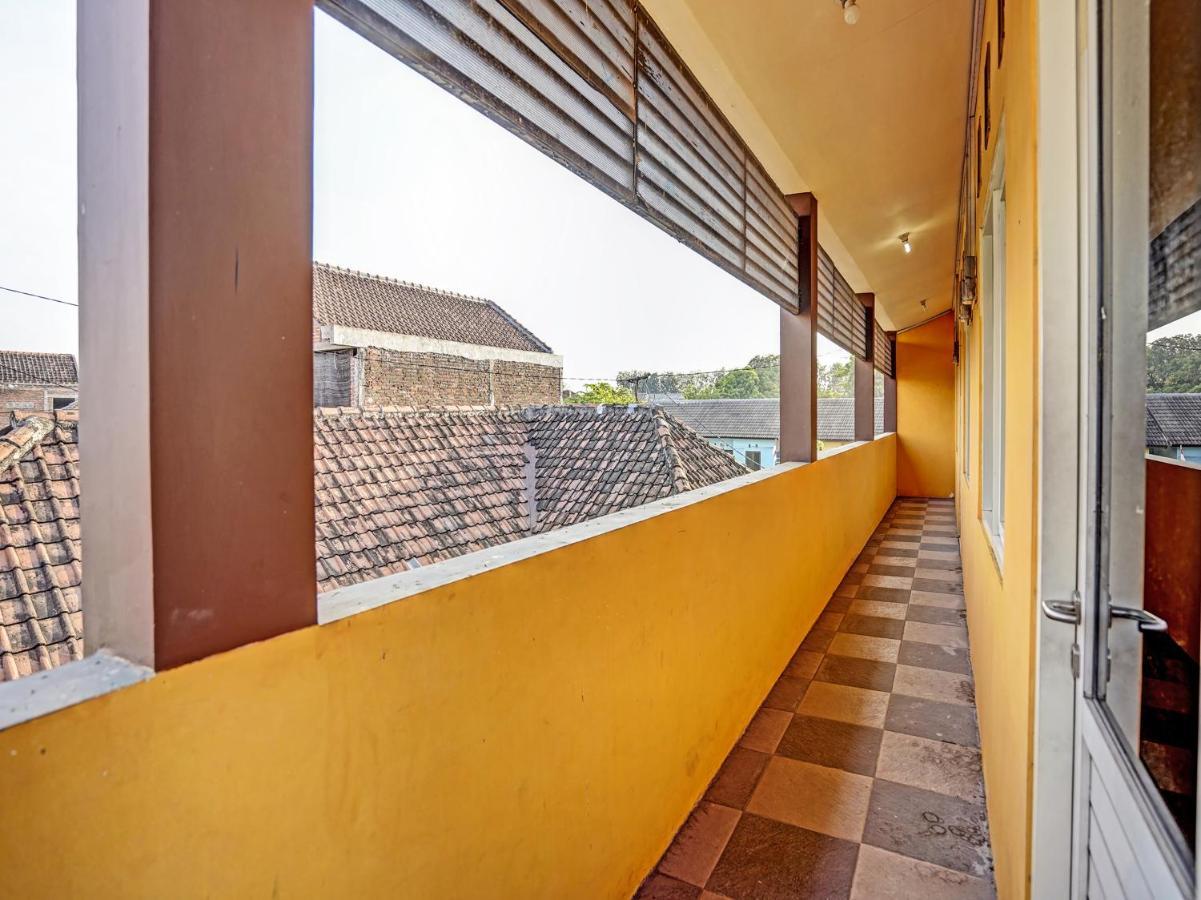 Spot On 91595 Sruni Syariah Hotel Gedangan Exterior foto