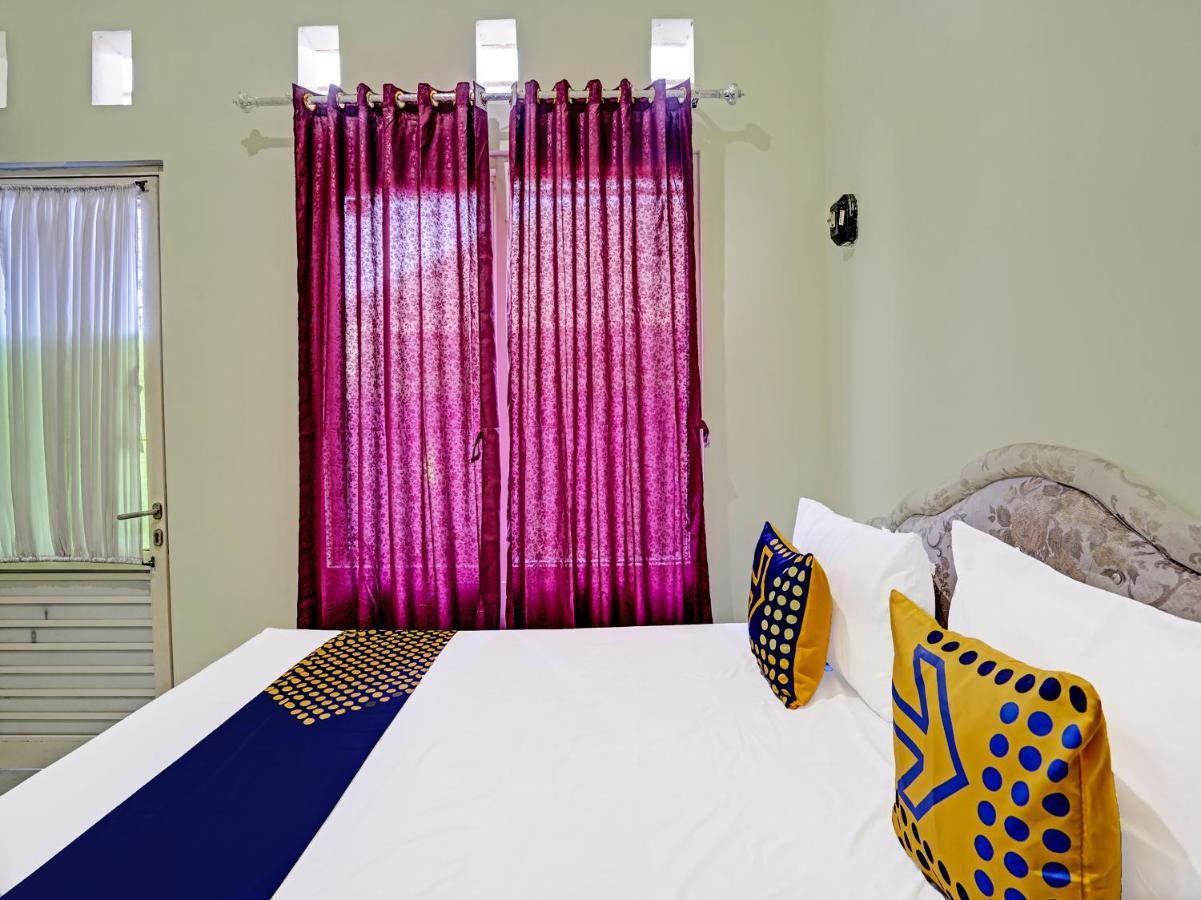 Spot On 91595 Sruni Syariah Hotel Gedangan Exterior foto