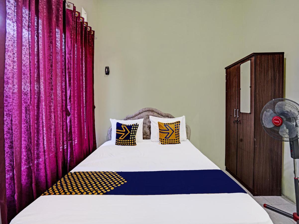 Spot On 91595 Sruni Syariah Hotel Gedangan Exterior foto
